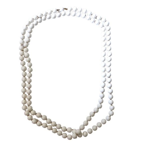 Vintage Jewelry - Vintage White Beaded Necklace